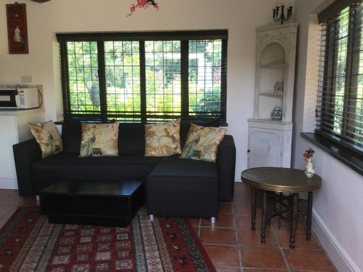 The Garth Guest Suite Studio Cottage Lingfield Exteriör bild